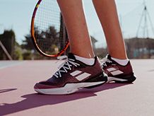 Women's tennis shoes