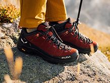 Low trekking shoes
