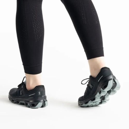 Women's On Cloudventure trail shoes black 3299257