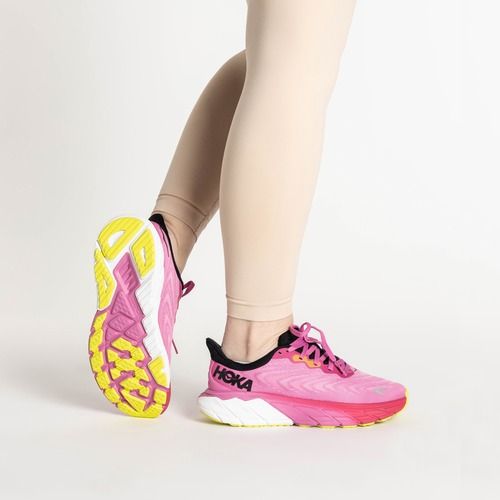 Women's running shoes HOKA Arahi 6 strawberry/black