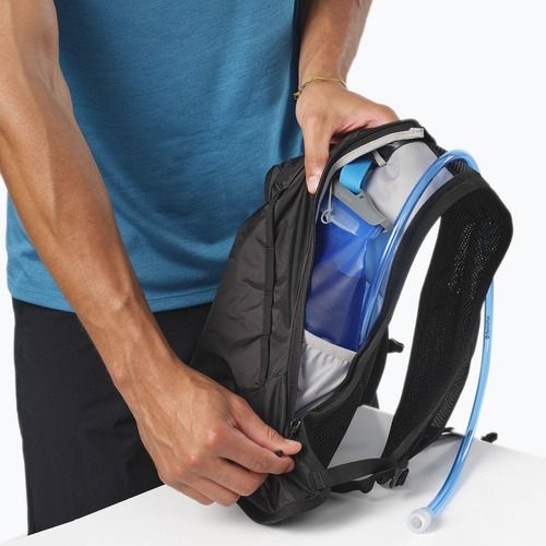 Salomon Cross 4 l black running backpack