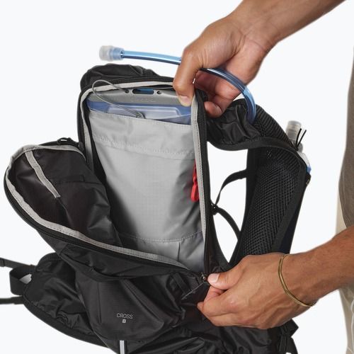 Salomon Cross 8 l black running backpack