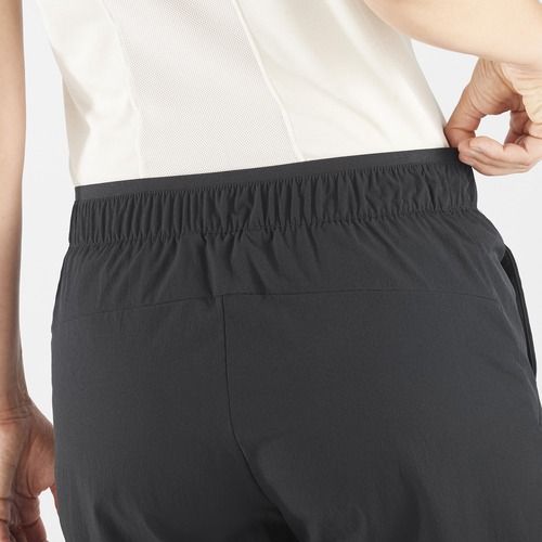 Women's shorts Salomon Wayfarer Ease deep black