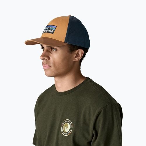 Baseball cap Patagonia P-6 Logo LoPro Trucker talon gold