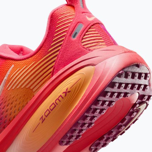 Women's running shoes Nike Vomero 18 SE ember glow/sweet beet/marrakesh/washed coral