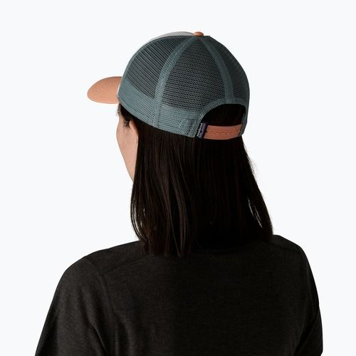 Baseball cap Patagonia P-6 Logo LoPro Trucker white w/peach sherbet