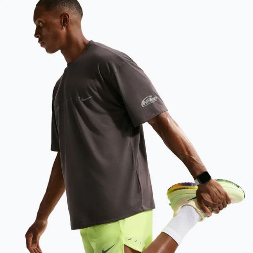 Men's running shorts Nike Stride Dri-Fit 2in1 7" volt ice