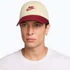Baseball cap Nike Club Unstructured Futura Wash light khaki/team crimson/team crimson