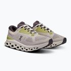 Women's On Cloudstratus 3 pearl/ivory running shoes