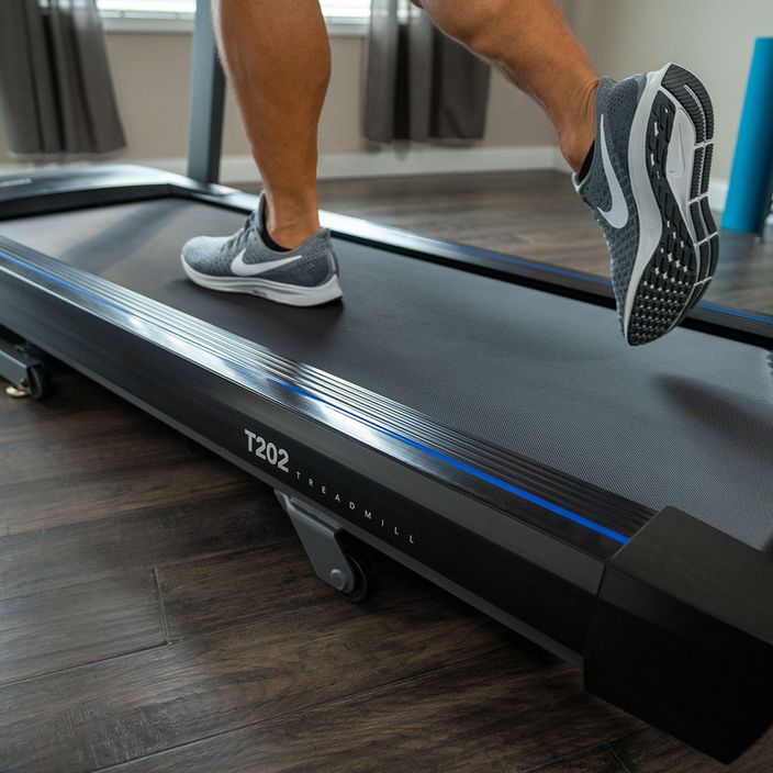 Horizon Fitness T202 electric treadmill 9