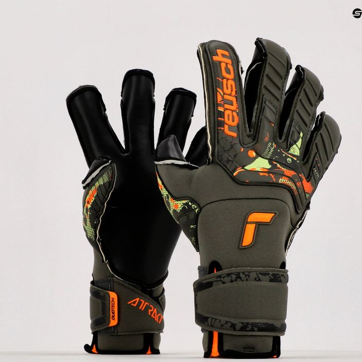 Reusch Attrakt Duo Evolution Adaptive Flex goalkeeper gloves green 5370055-5555 13
