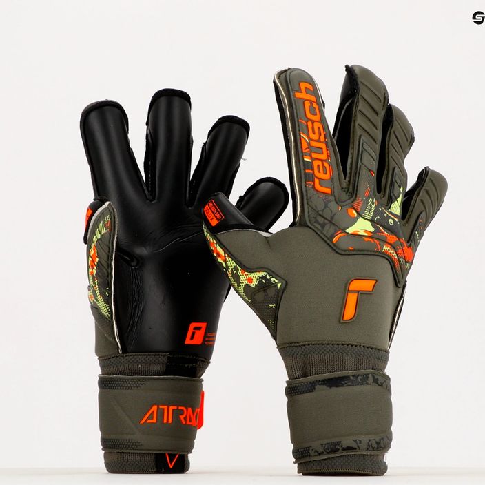 Reusch Attrakt Gold X Evolution Cut goalkeeper gloves green 5370064-5555 13