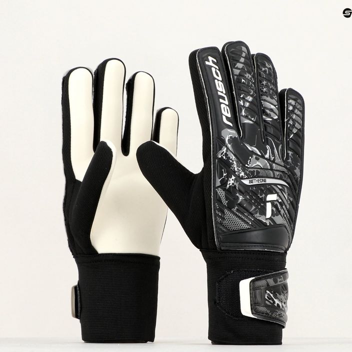 Reusch Attrakt Starter Solid goalkeeper gloves black 5370514-7700 9
