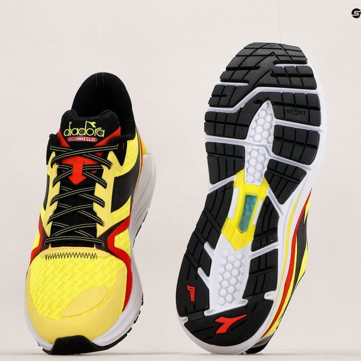 Men's running shoes Diadora Mythos Blushield 8 Vortice yellow DD-101.179087-D0273 18
