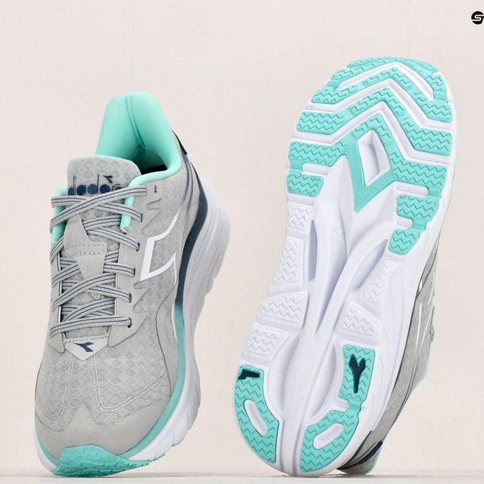 Women's running shoes Diadora Equipe Nucleo silver dd/white/aruba blue 19