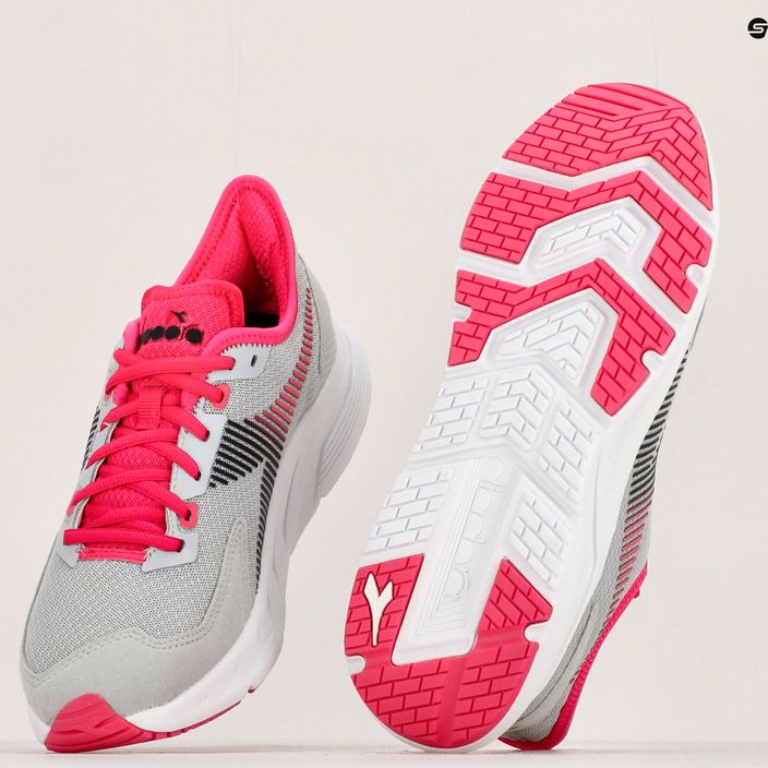 Women's running shoes Diadora Passo 3 silver dd/blk/rubine red c 19