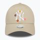 Women's New Era Flower 9Forty New York Yankees baseball cap light beige 2