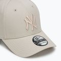 New Era League Essential 39Thirty New York Yankees baseball cap light beige 3