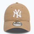 New Era League Essential 9Twenty New York Yankees baseball cap light beige 2