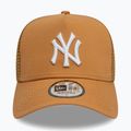 New Era League Essential Trucker New York Yankees baseball cap dark beige 2