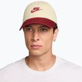 Baseball cap Nike Club Unstructured Futura Wash light khaki/team crimson/team crimson