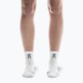 On Performance Run Mid white/glacier socks 4