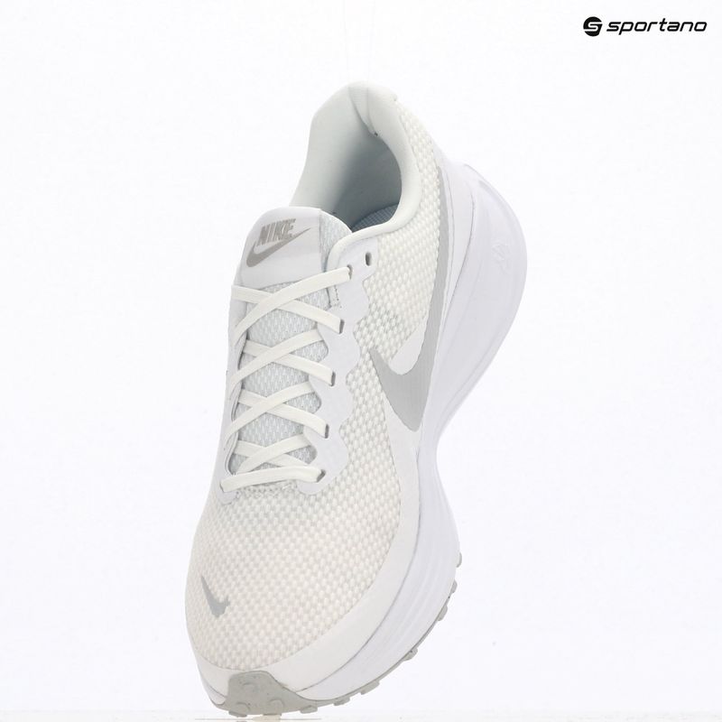 Men's running shoes Nike Revolution 8 white/pure platinum 9