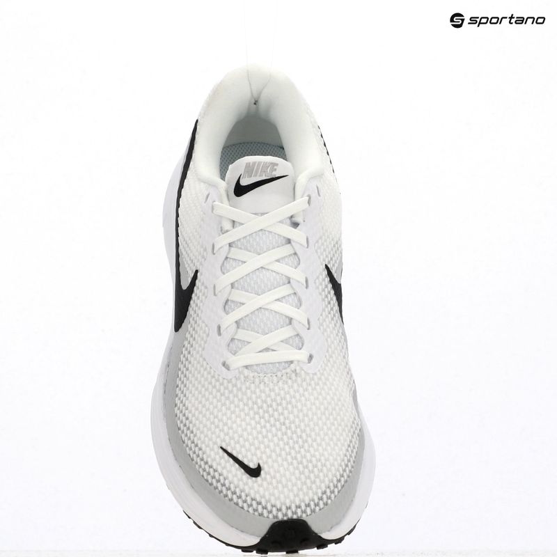 Women's running shoes Nike Revolution 8 Extra Wide white/pure platinum/black 19