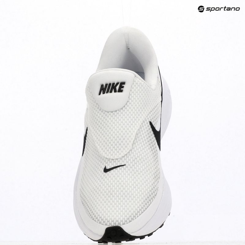 Women's running shoes Nike Revolution 8 EasyOn white/wolf grey/black 17
