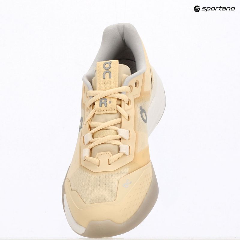 Women's tennis shoes On Running The Roger Advantage Pro W blonde/gardenia 9