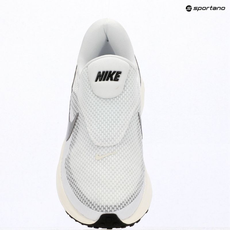 Women's running shoes Nike Revolution 8 EasyOn white/sail/black/metallic silver 14