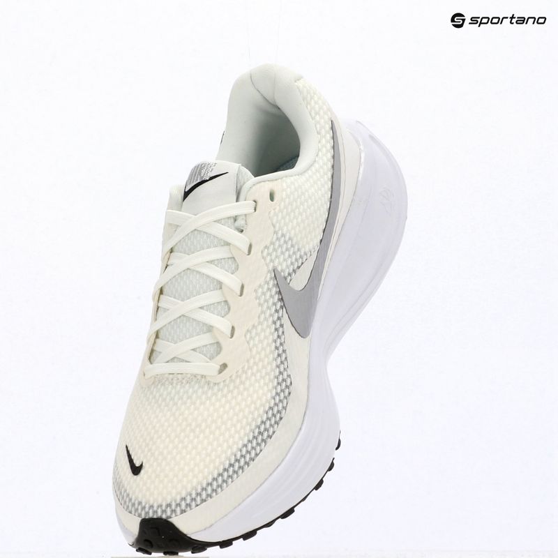 Women's running shoes Nike Revolution 8 sail/white/black/metallic silver 18