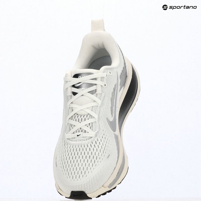 Women's running shoes Nike Vomero 18 summit white/sail/metallic silver 16