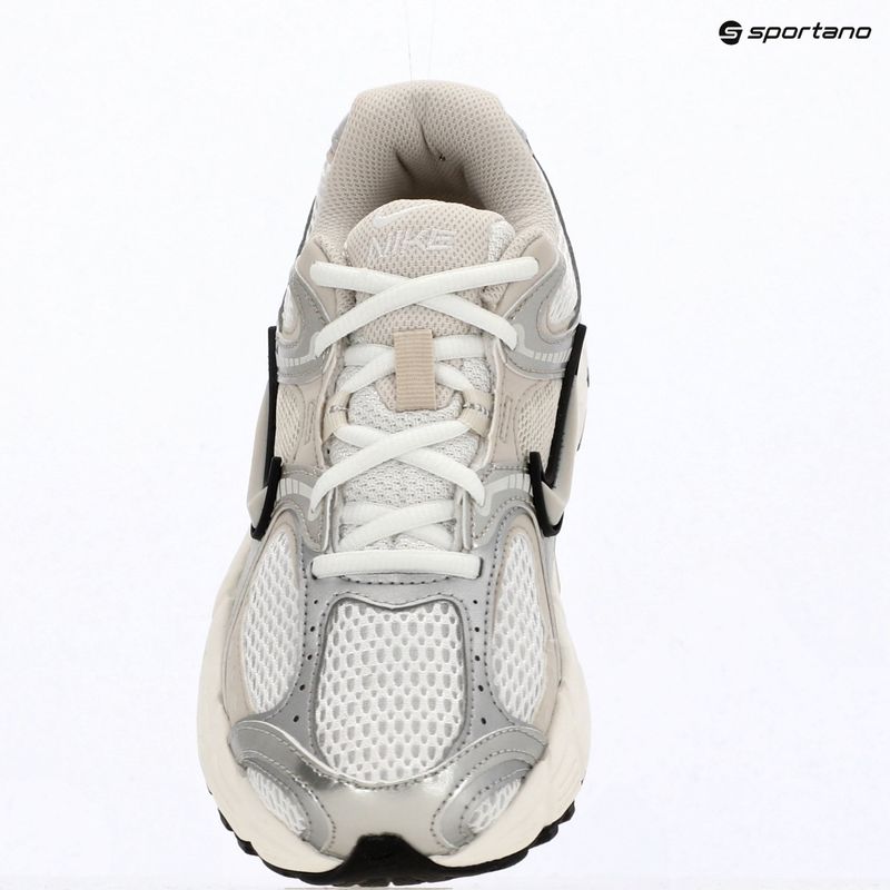 Women's shoes Nike V5 RNR summit white/sail/black/light orewood brown 10