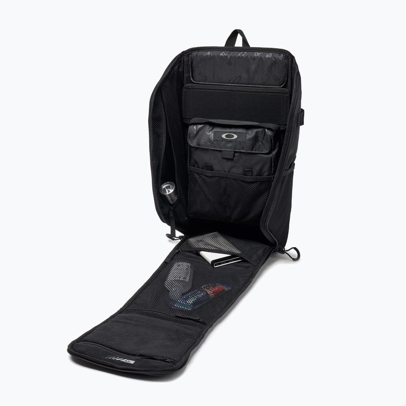 Urban sling bag Oakley Extractor Sling 2.0 23 l blackout tbl 5