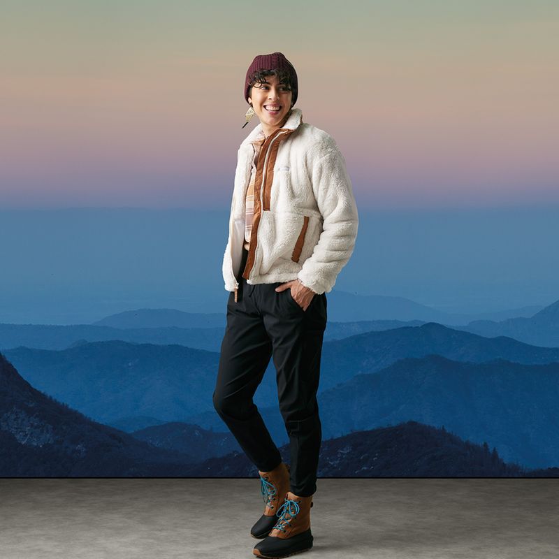 Columbia women's Boundless Discovery Sherpa chalk/carmel brown trekking sweatshirt 9