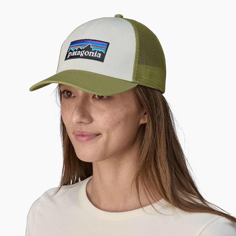 Patagonia P-6 Logo LoPro Trucker white/buckhorn green cap 3