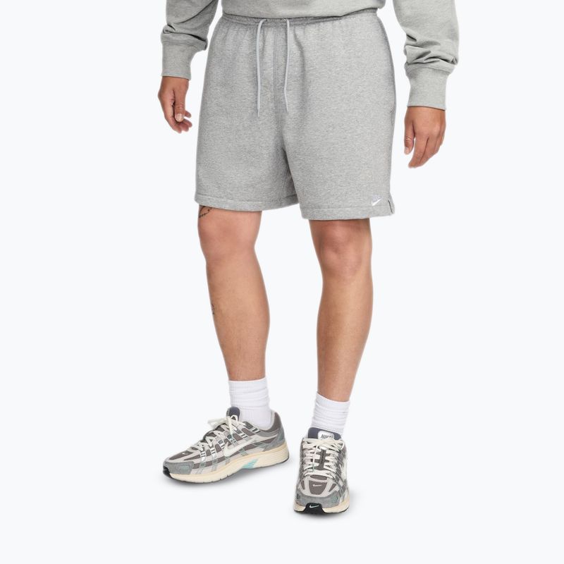 Menʼs Nike Club French Terry Flow shorts dark grey heather/light smoke grey/white