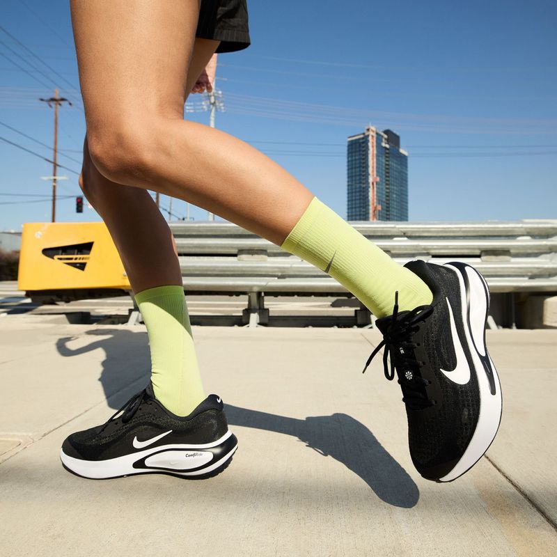 Women's running shoes Nike Journey Run black/white 10