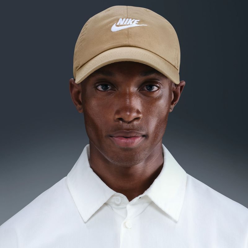 Baseball cap Nike Club Unstructured Futura Wash parachute beige/white 5