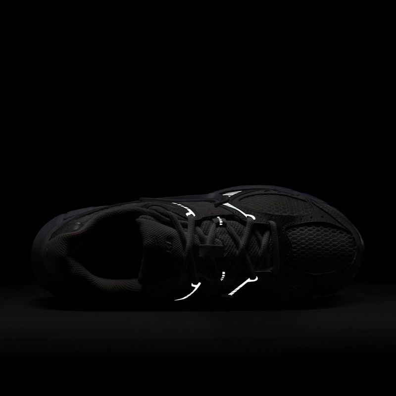 Women's shoes Nike V5 RNR white/black/metallic silver/white 11