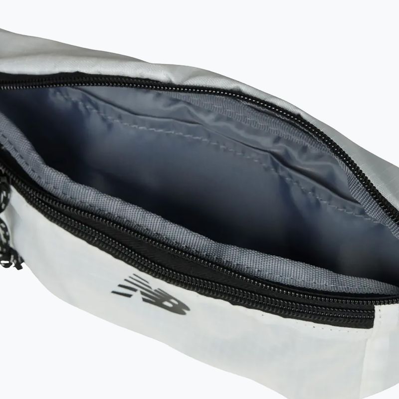 New Balance Essential white kidney sachet 4