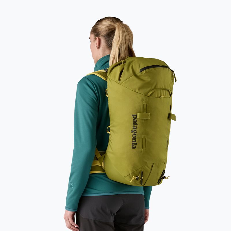 Patagonia Ascensionist 35 l S graze green hiking backpack 5