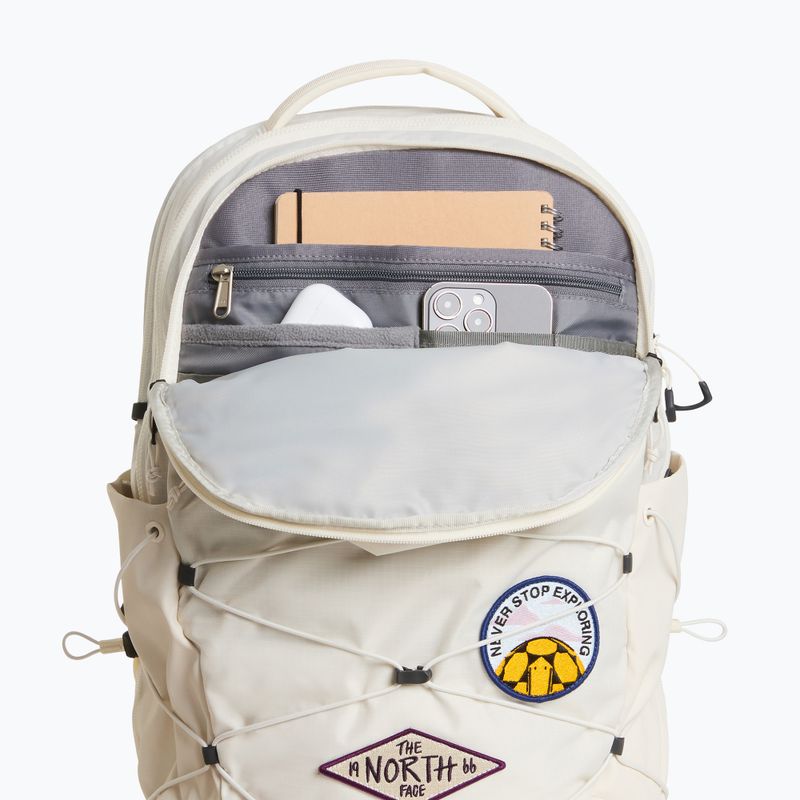 Urban backpack The North Face Borealis Patch 21 l white dune/patch 5