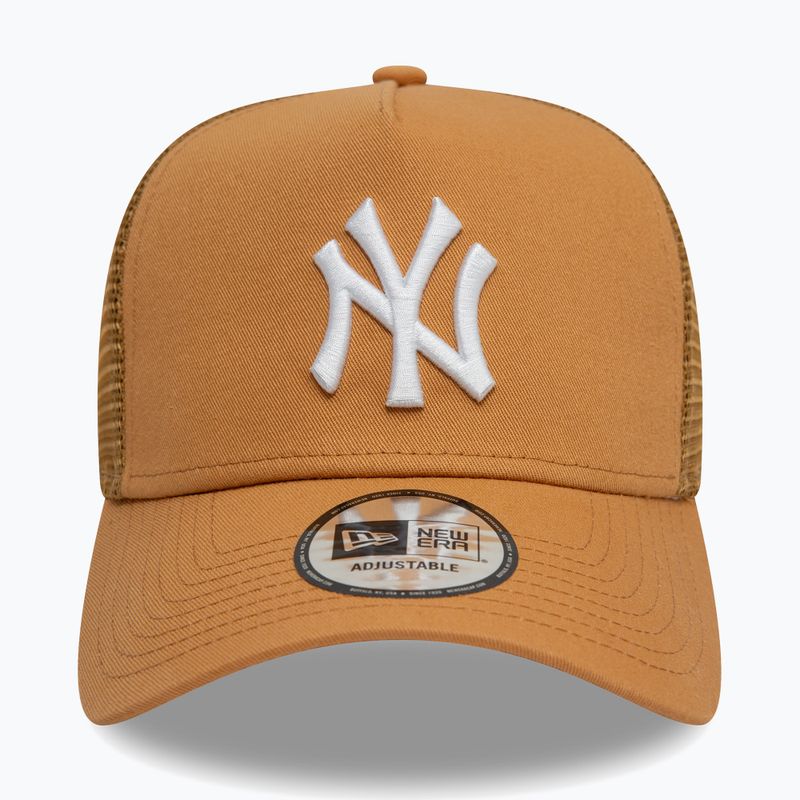 New Era League Essential Trucker New York Yankees baseball cap dark beige 2