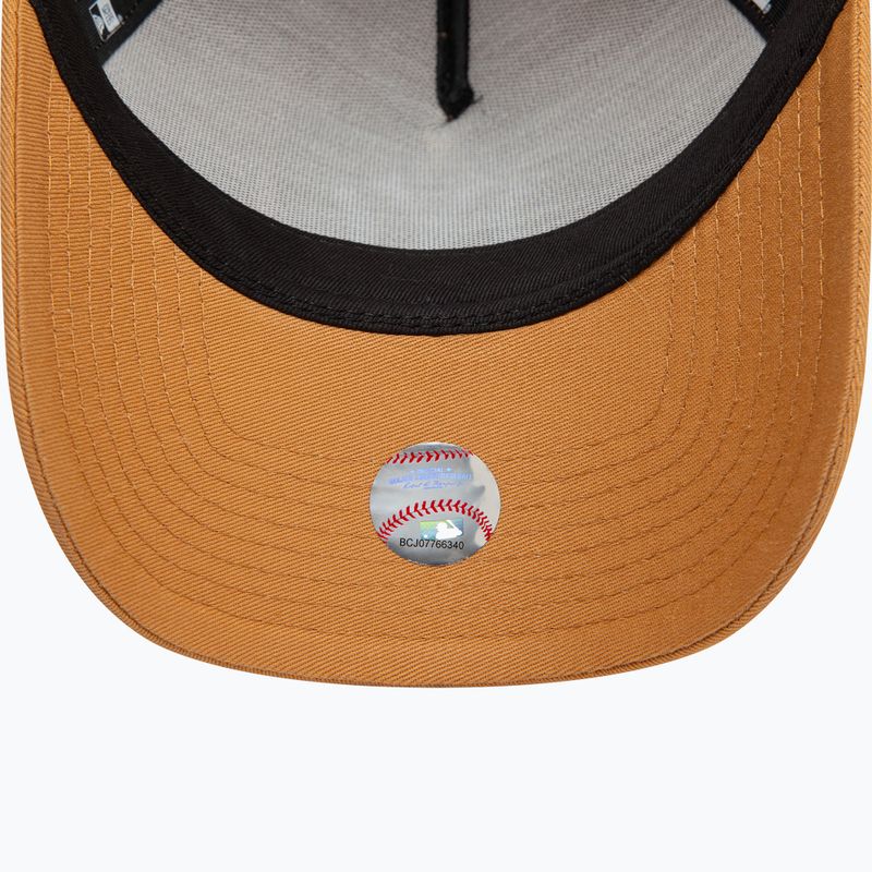New Era League Essential Trucker New York Yankees baseball cap dark beige 5