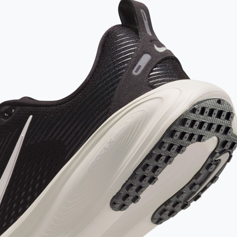 Running shoes Nike Vomero 18 black/coconut milk/iron ore/summit white 12