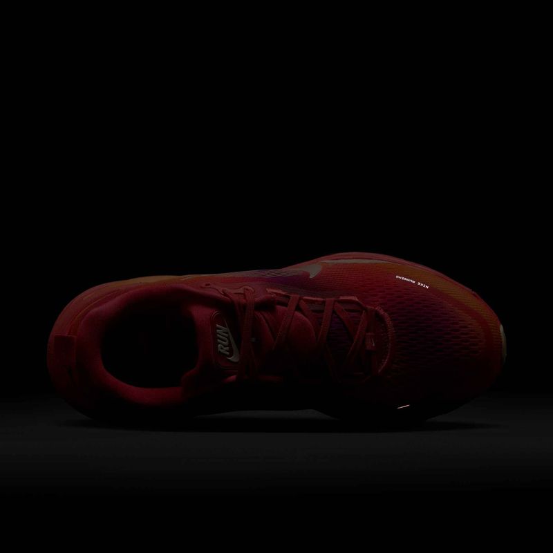 Women's running shoes Nike Vomero 18 SE Ember Glow/Sweet Beet/Marrakesh/Washed Coral 9