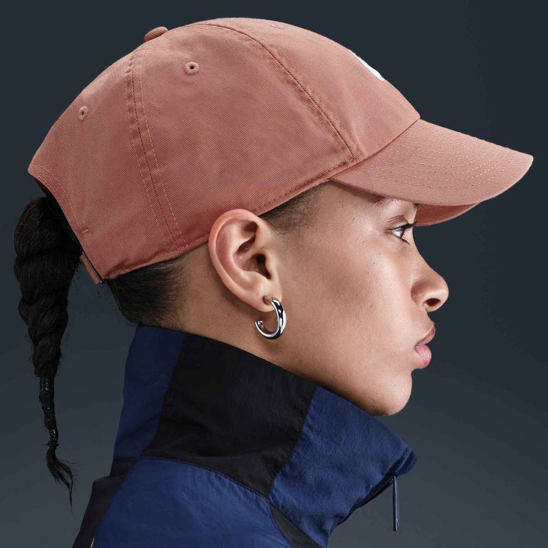 Baseball cap Nike Club Unstructured Futura Wash rose gold/white 8