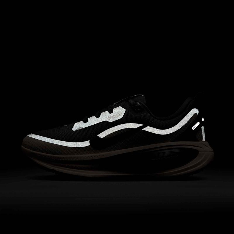 Women's running shoes Nike Vomero 18 GORE-TEX black/crimson tint/black/black 8